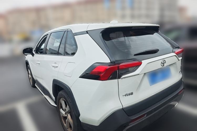 Toyota RAV4 2020 — фото 4