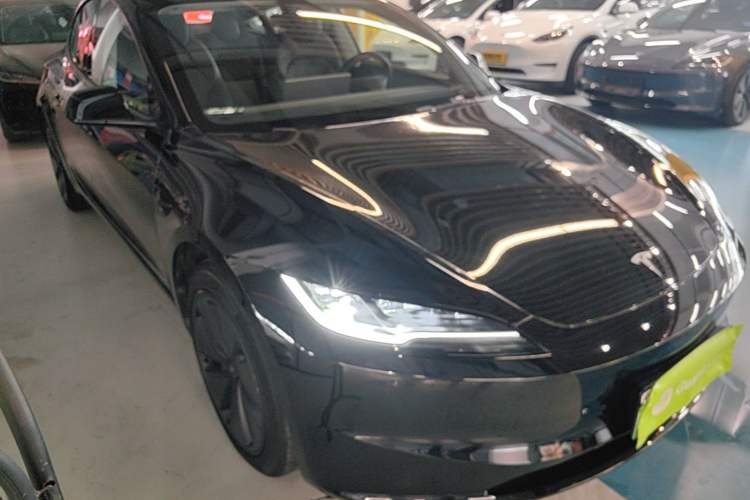 Tesla Model 3 2023 — 3