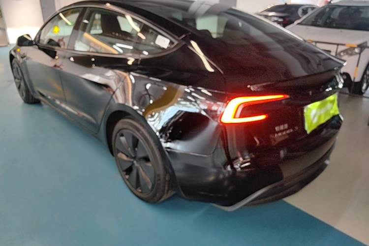 Tesla Model 3 2023 — 4