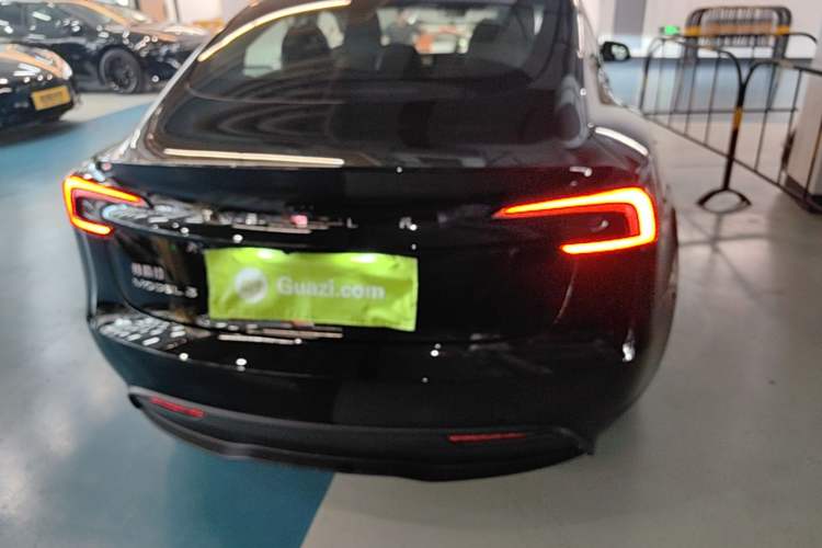 Tesla Model 3 2023 — 5