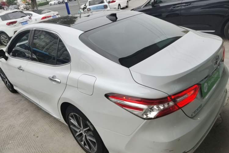 Toyota Camry 2023 — 4