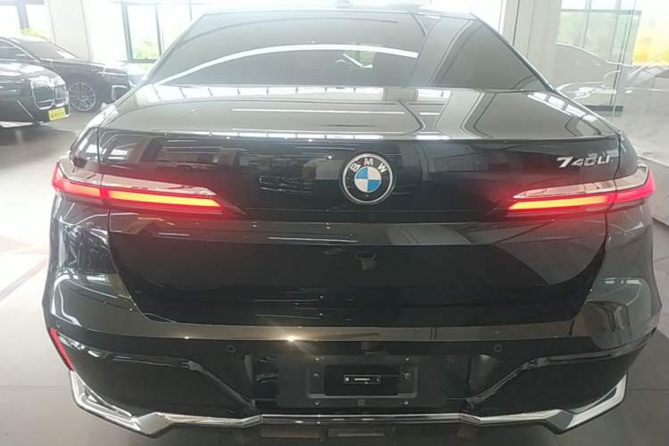 BMW 735Li 2023 — фото 5