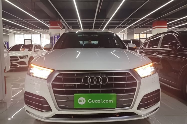 Audi Q5L 2020 — 2