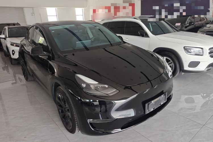 Tesla Model Y 2021 — 3