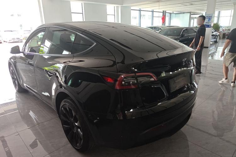Tesla Model Y 2021 — 4