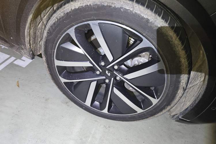 Li Auto L9 2022 — 5