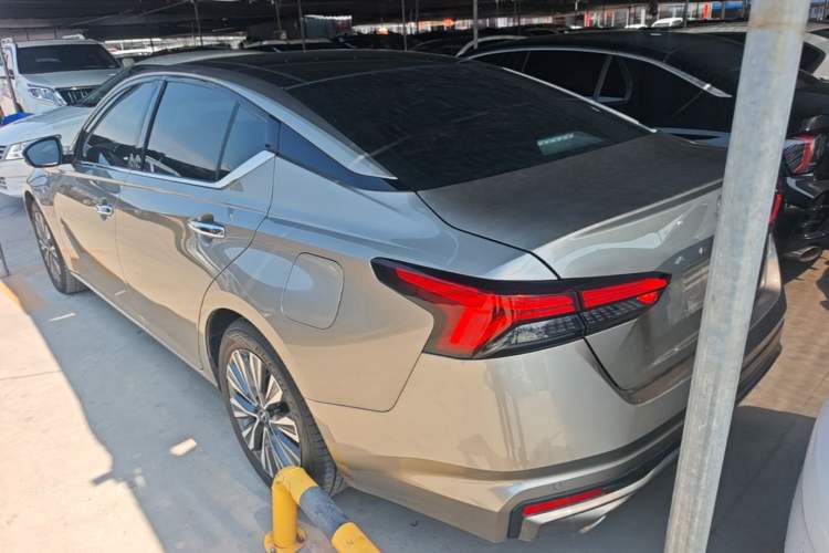Nissan Altima 2022 — 4