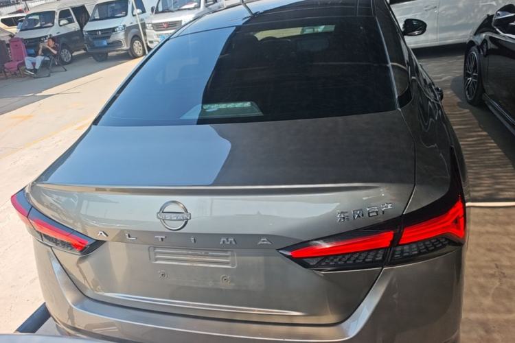 Nissan Altima 2022 — 5