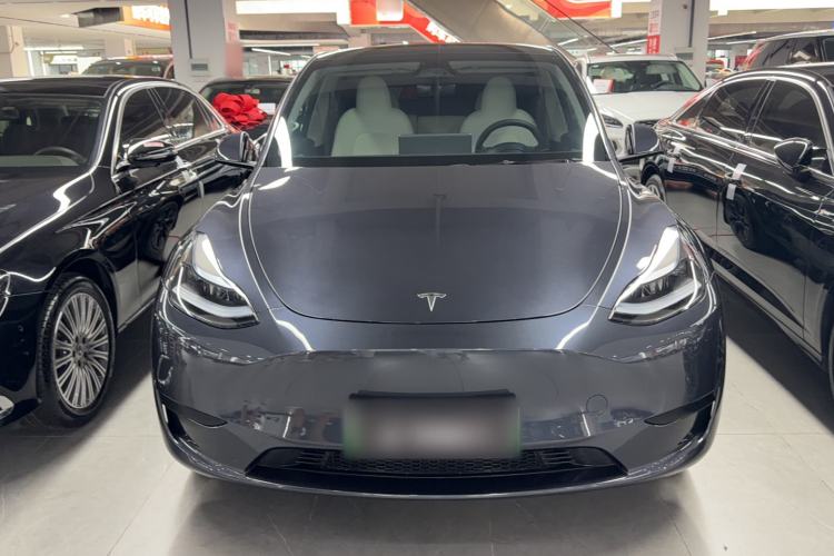 Tesla Model Y 2024 — 2