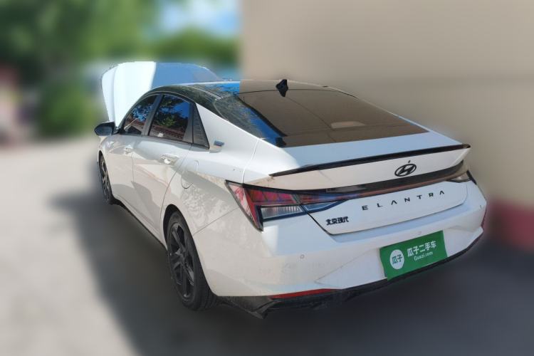 Hyundai Elantra 2022 — 4