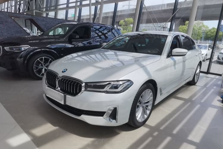 BMW 525Li 2021 — фото 1
