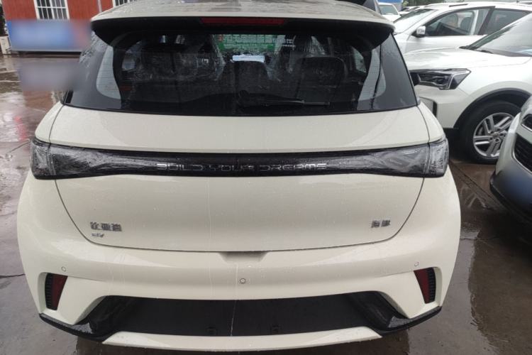 BYD Dolphin 2025 — 5