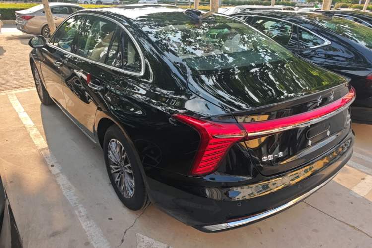 Hongqi H5 2025 — 4