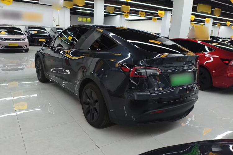 Tesla Model Y 2024 — 4