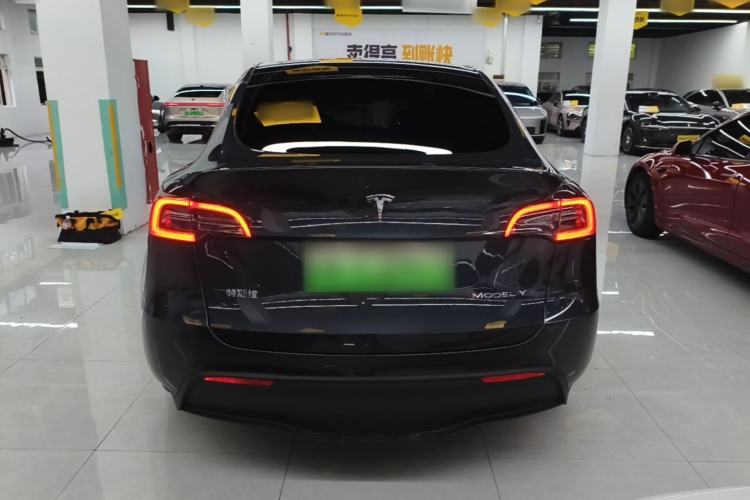 Tesla Model Y 2024 — 5