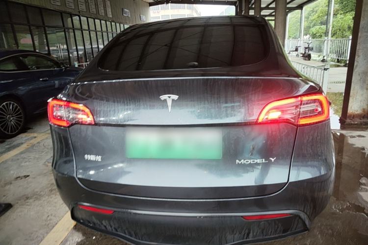 Tesla Model Y 2024 — 5