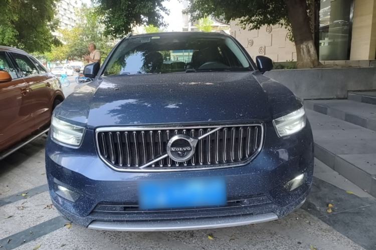 Volvo XC40 2021 — 2