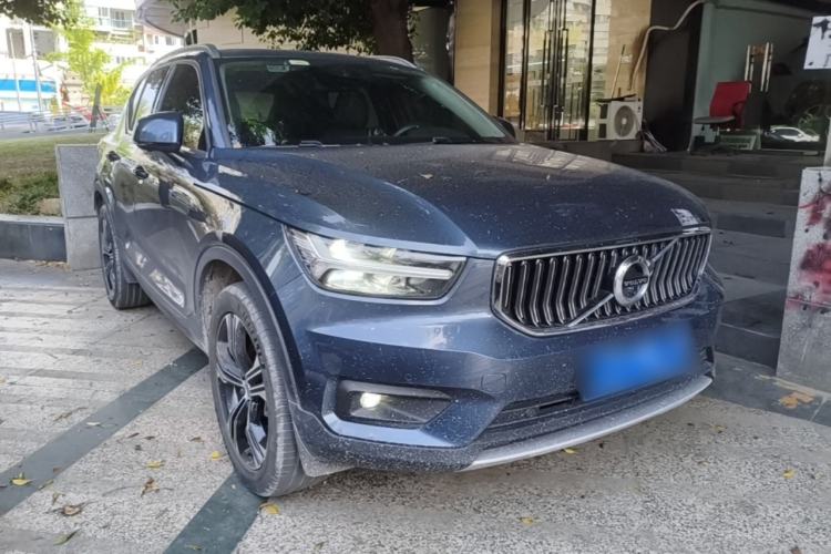 Volvo XC40 2021 — 3