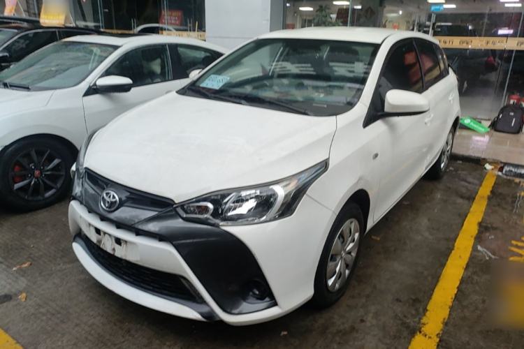 Toyota Yaris 2021 — фото 1