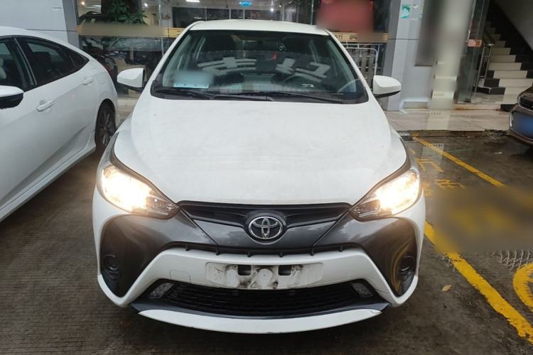 Toyota Yaris 2021 — фото 2