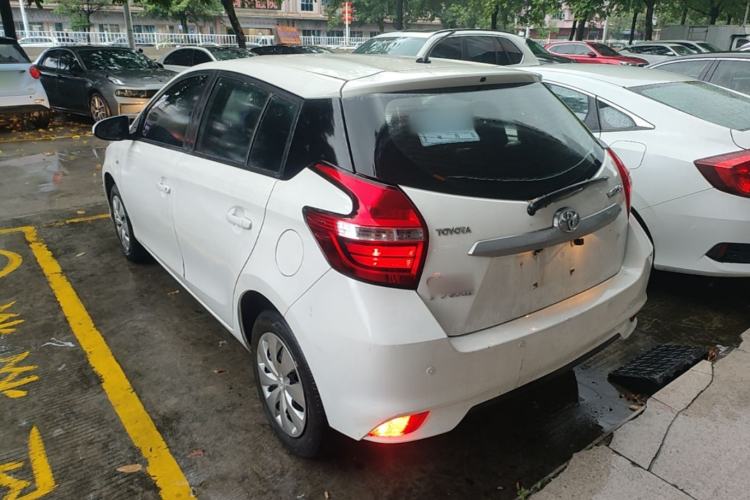 Toyota Yaris 2021 — фото 4