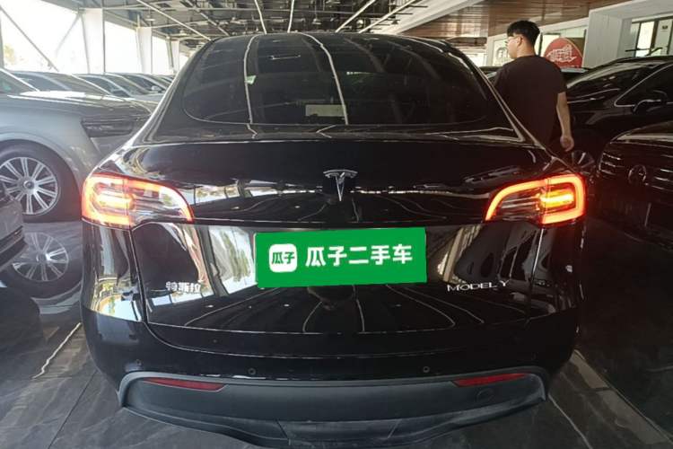 Tesla Model Y 2022 — 5