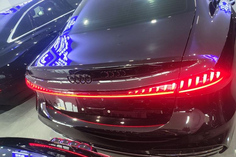 Audi A7L 2024 — 5