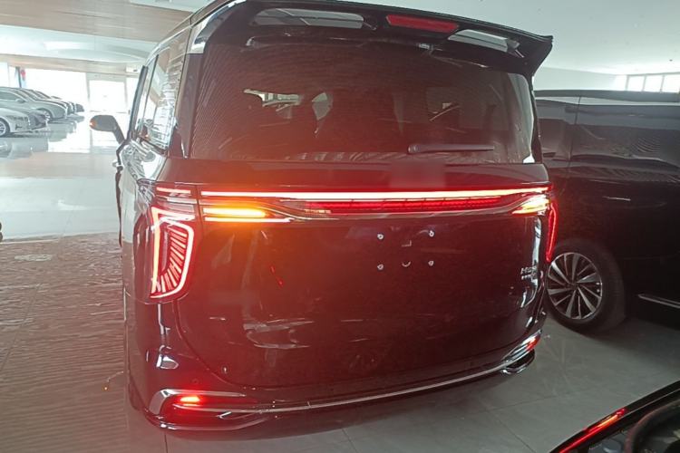 Hongqi HQ9 PHEV 2024 — фото 5