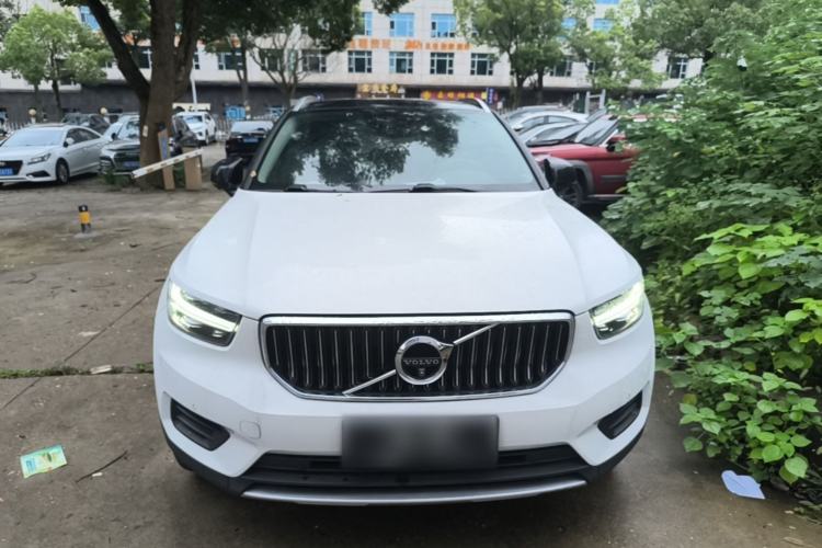 Volvo XC40 2022 — фото 2