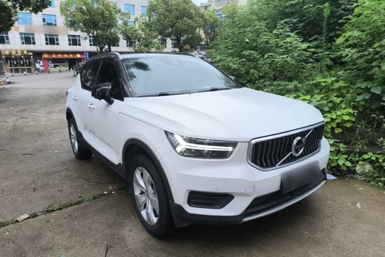 Volvo XC40 2022 — фото 3