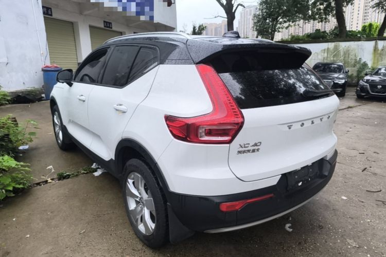 Volvo XC40 2022 — фото 4