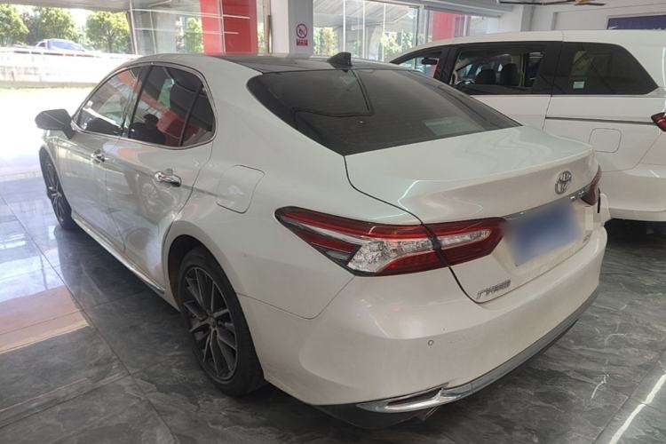 Toyota Camry 2023 — 4