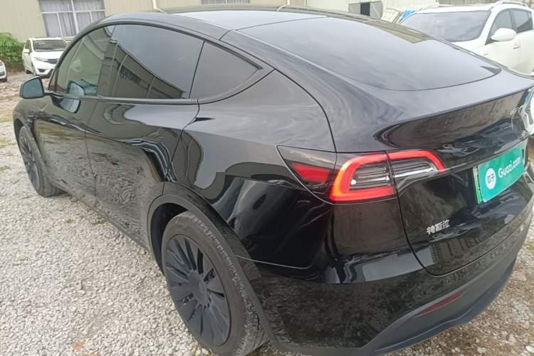 Tesla Model Y 2022 — 4