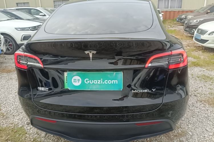 Tesla Model Y 2022 — 5