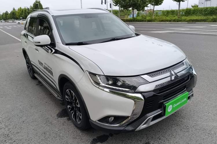 Mitsubishi Outlander 2020 — фото 3