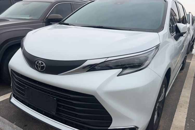 Toyota Sienna 2026 — 2