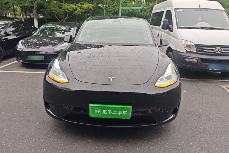 Tesla Model Y 2023 — 2