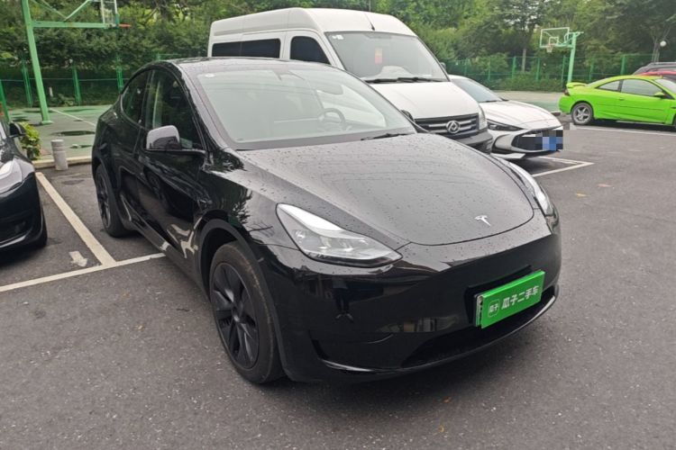 Tesla Model Y 2023 — 3