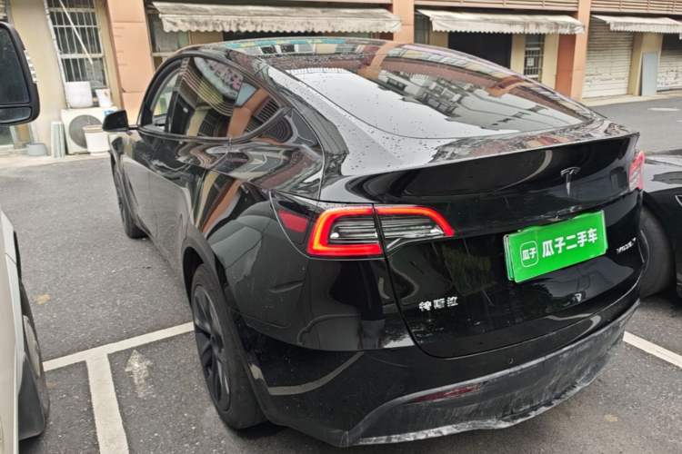 Tesla Model Y 2023 — 4