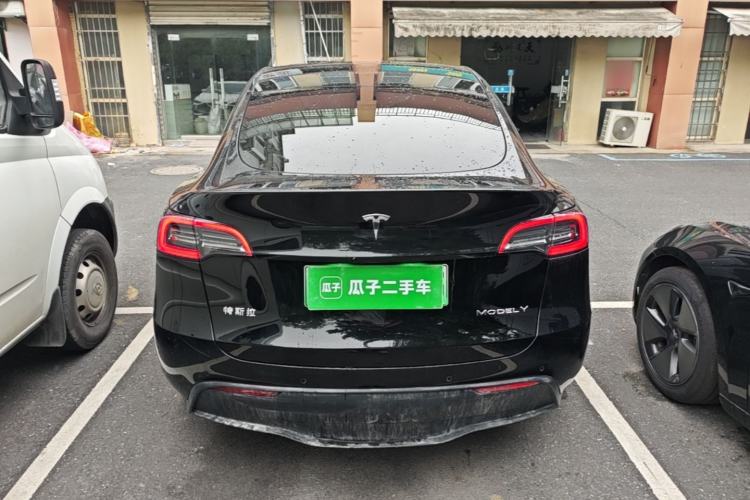 Tesla Model Y 2023 — 5