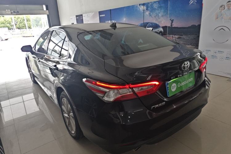 Toyota Camry 2023 — 4