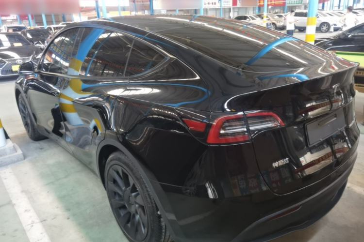 Tesla Model Y 2021 — 4