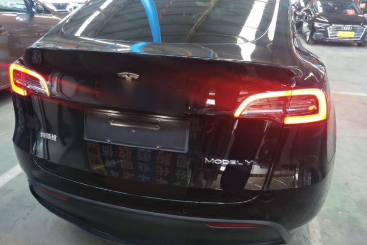 Tesla Model Y 2021 — 5