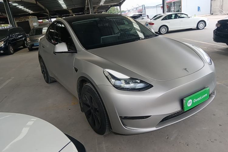 Tesla Model Y 2023 — 3