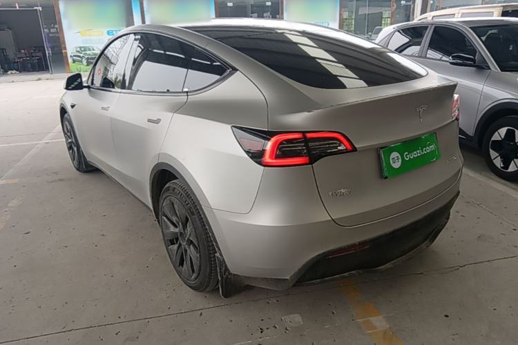 Tesla Model Y 2023 — 4