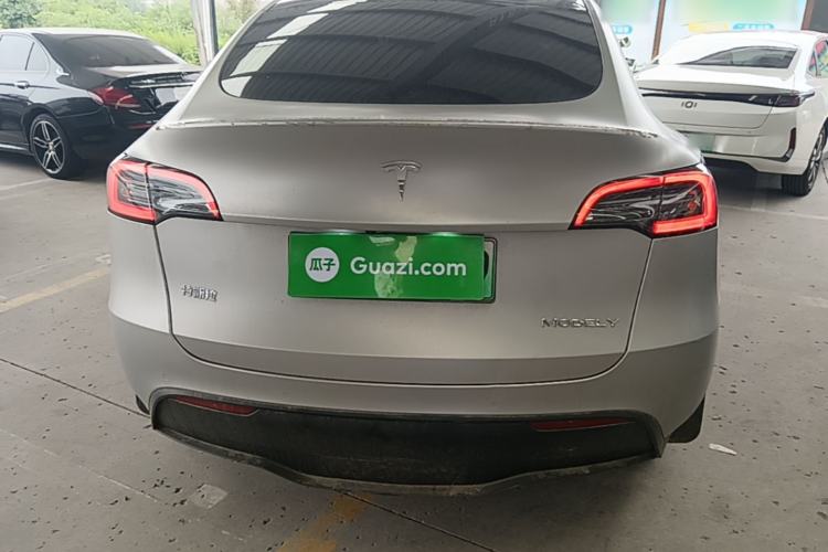 Tesla Model Y 2023 — 5