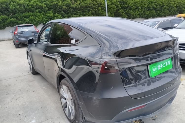 Tesla Model Y 2021 — 4