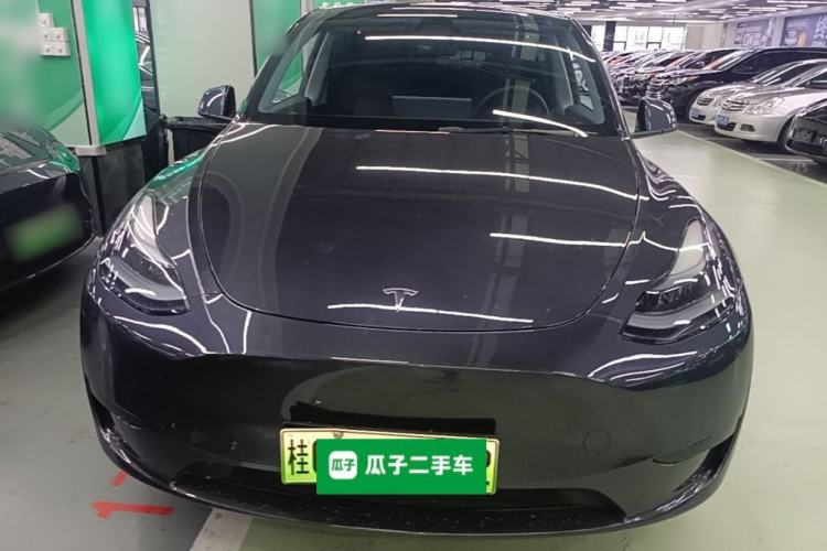 Tesla Model Y 2024 — 2