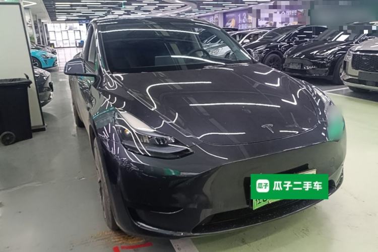 Tesla Model Y 2024 — 3
