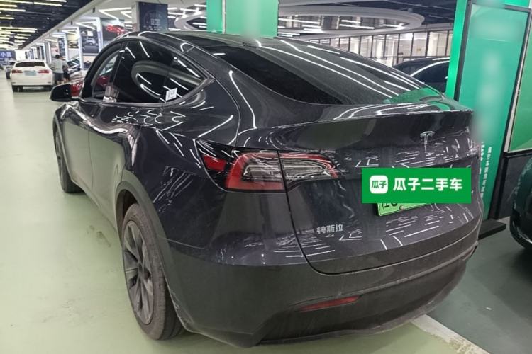 Tesla Model Y 2024 — 4